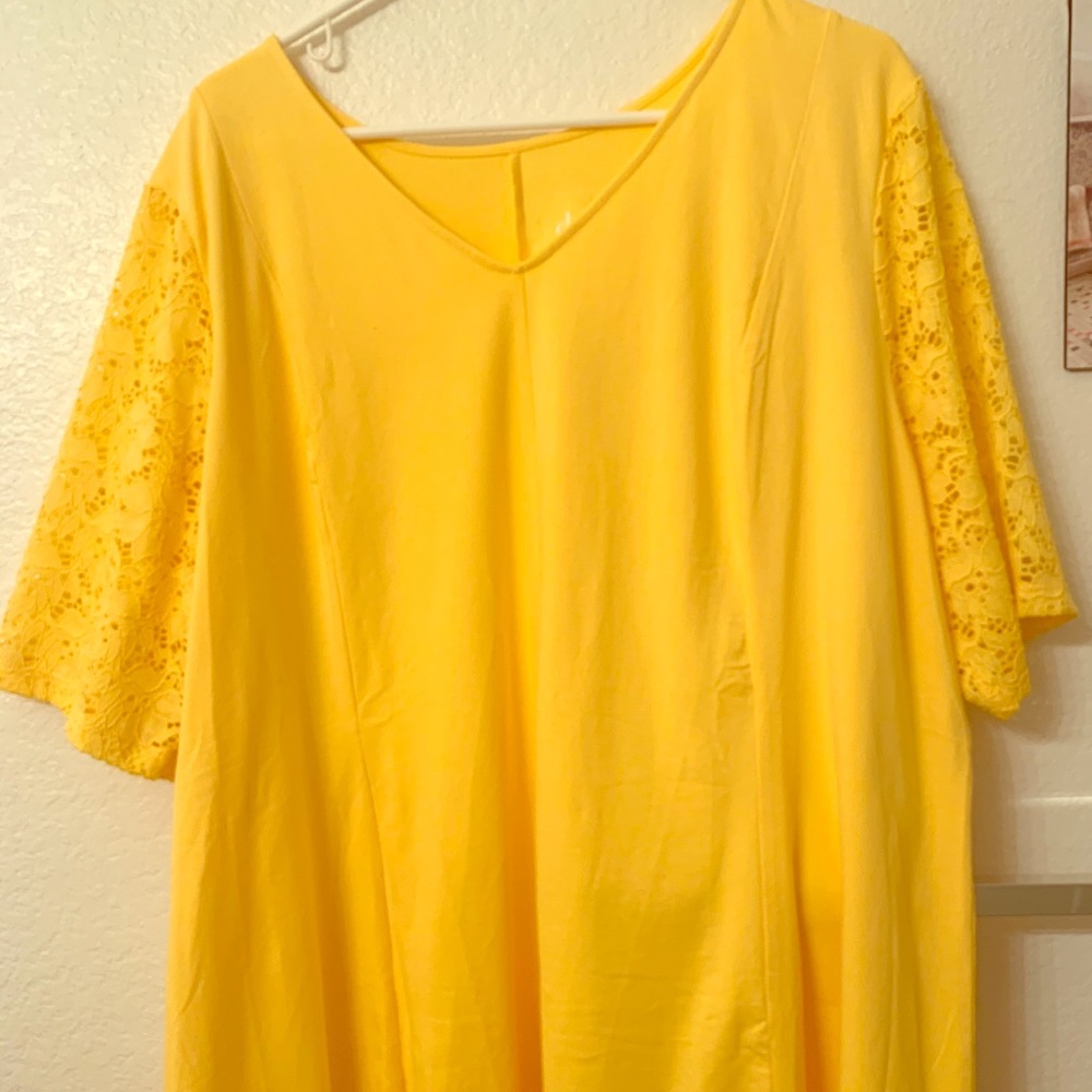 Yellow, stretchy Blouse with Yellow lace sleeves
